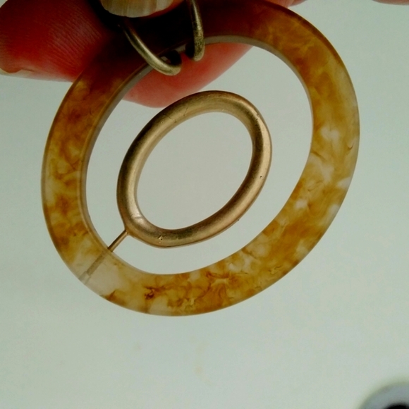 JNY Link Style Resin Necklace - Picture 6 of 9